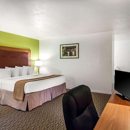 Quality Inn & Suites At Coos Bay North Bend Buitenkant foto