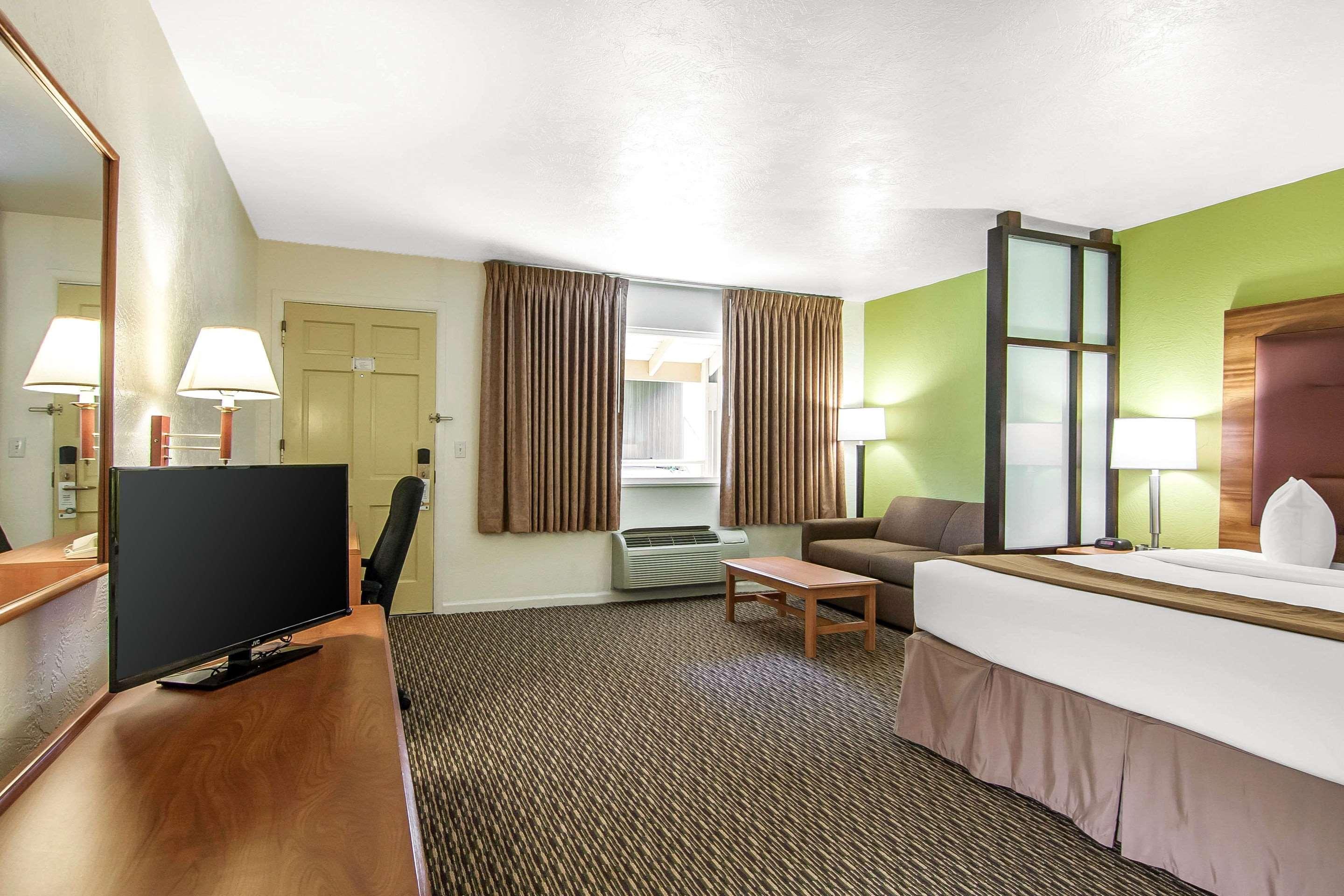 Quality Inn & Suites At Coos Bay North Bend Buitenkant foto