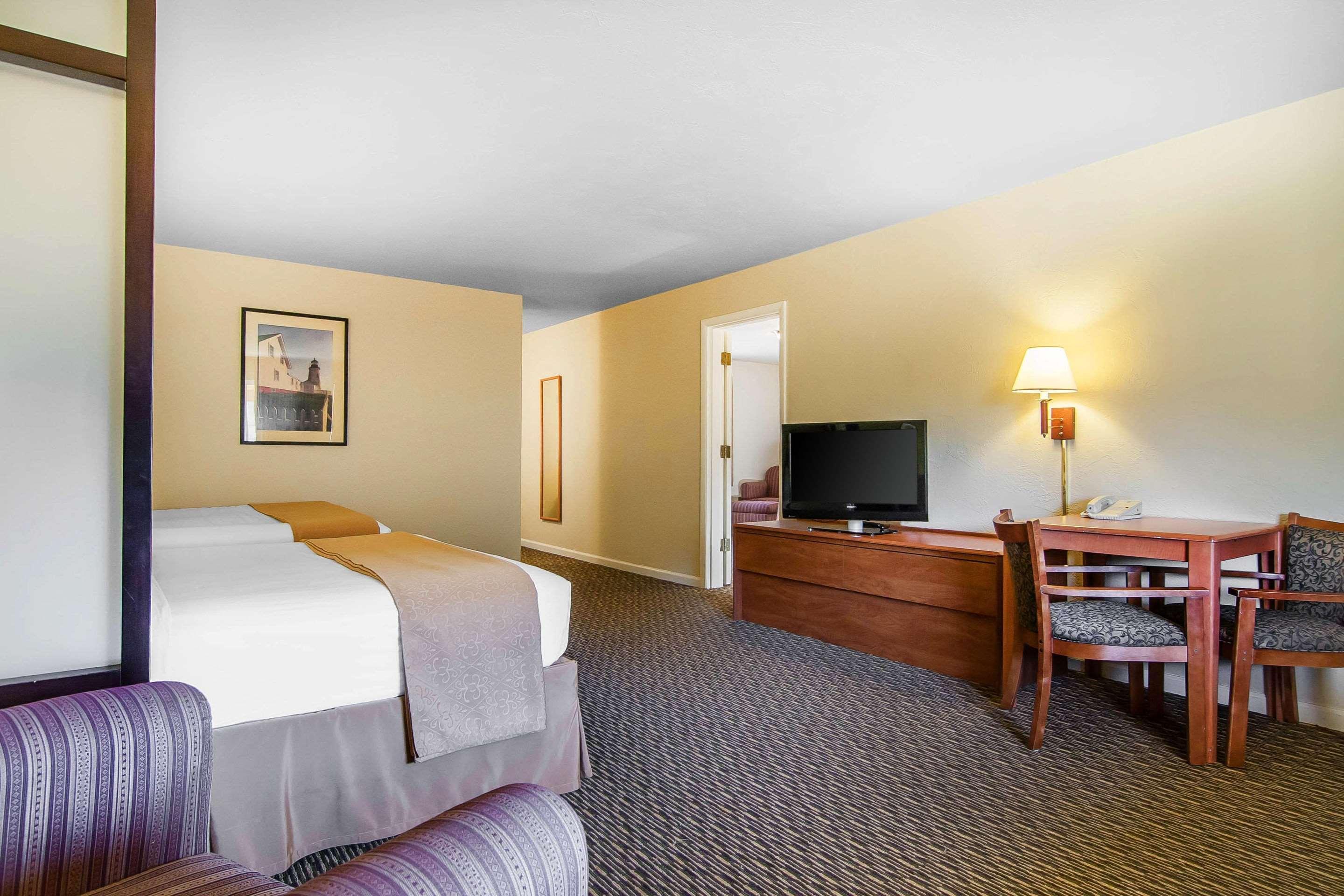 Quality Inn & Suites At Coos Bay North Bend Buitenkant foto