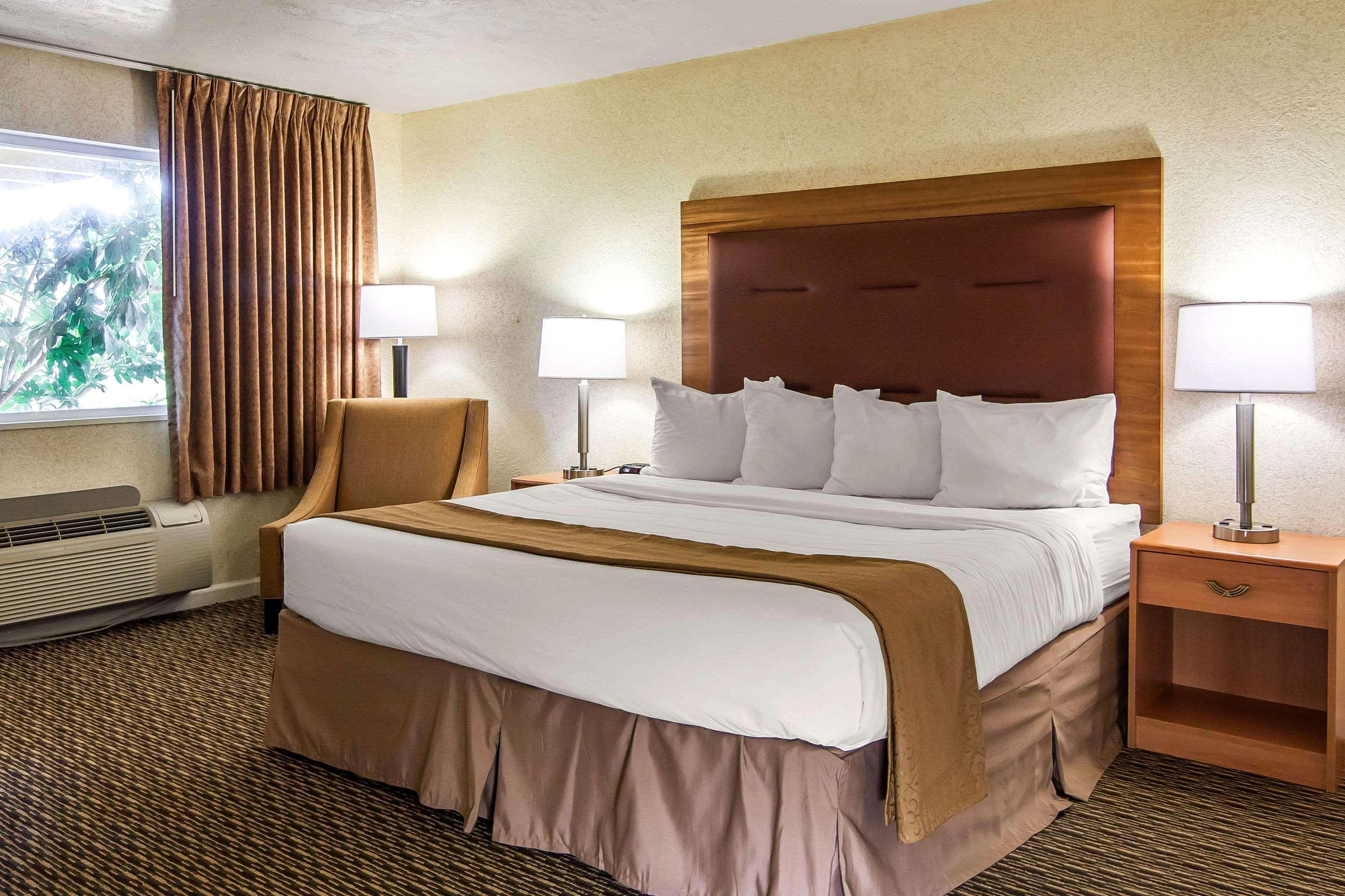 Quality Inn & Suites At Coos Bay North Bend Buitenkant foto