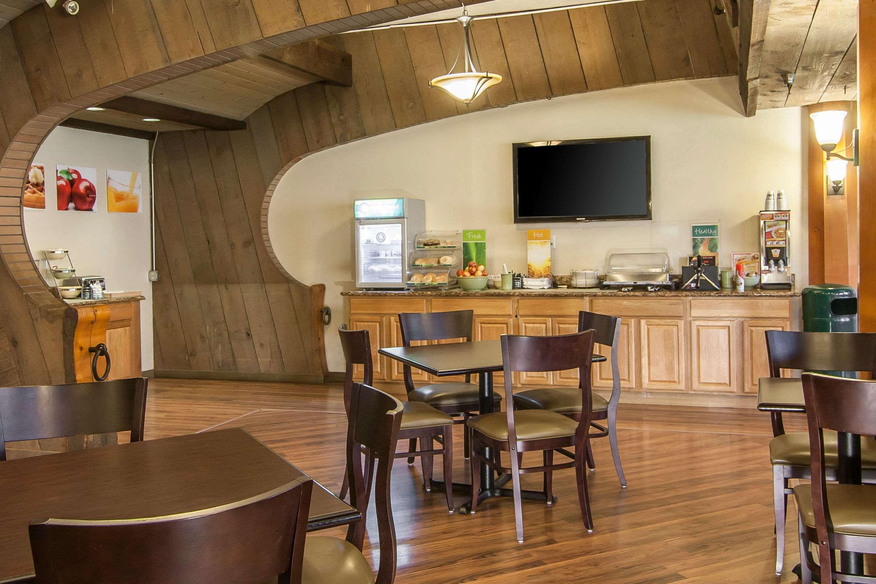 Quality Inn & Suites At Coos Bay North Bend Buitenkant foto