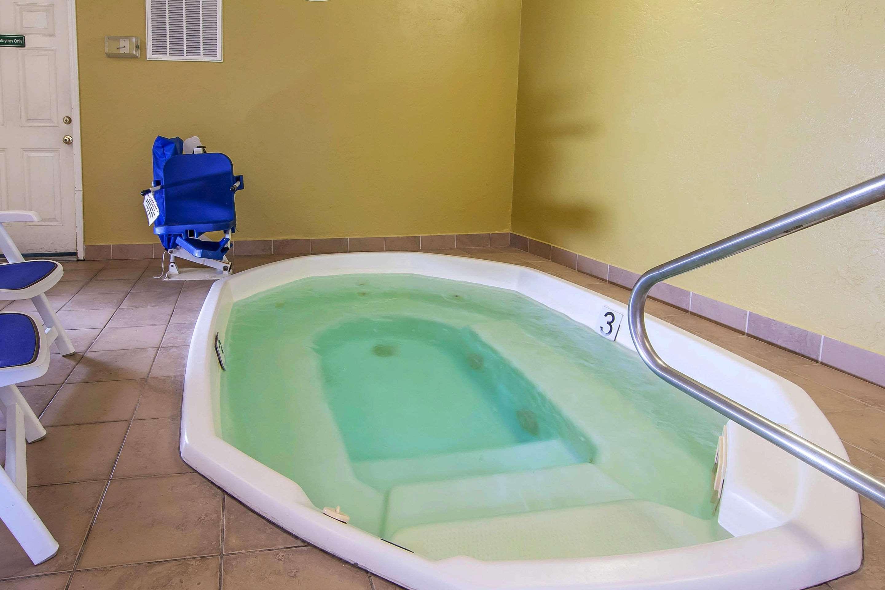 Quality Inn & Suites At Coos Bay North Bend Buitenkant foto