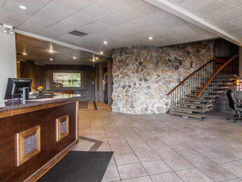 Quality Inn & Suites At Coos Bay North Bend Buitenkant foto