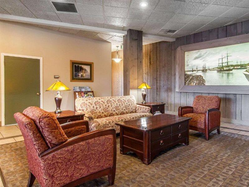 Quality Inn & Suites At Coos Bay North Bend Buitenkant foto