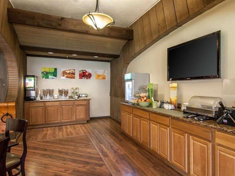 Quality Inn & Suites At Coos Bay North Bend Buitenkant foto