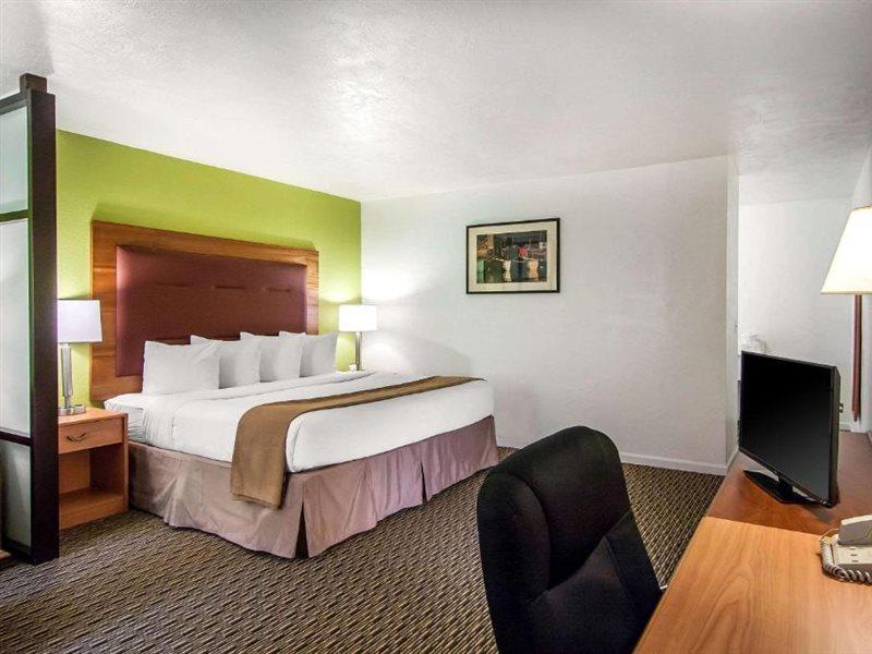 Quality Inn & Suites At Coos Bay North Bend Buitenkant foto
